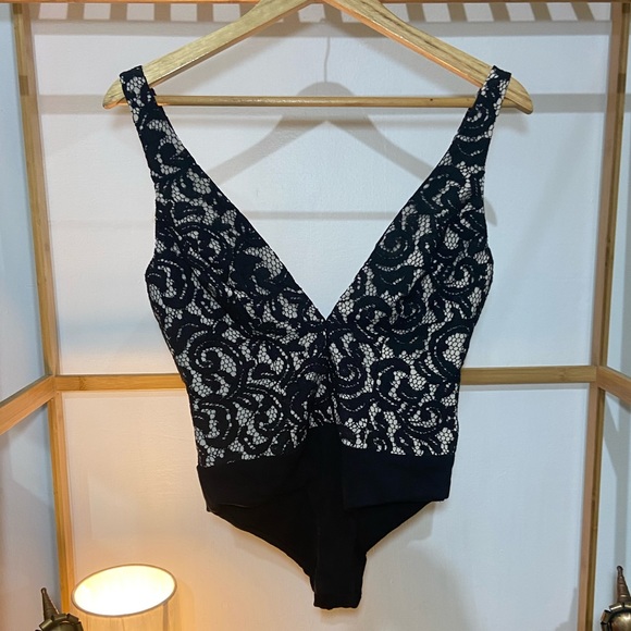 Lace Body Suit. Size- S - Picture 6 of 10